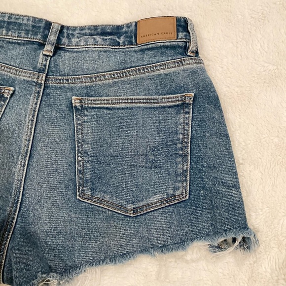 American Eagle 6 Mom Denim Shorts Strigid Super High Rise Women’s Distressed - Picture 6 of 11